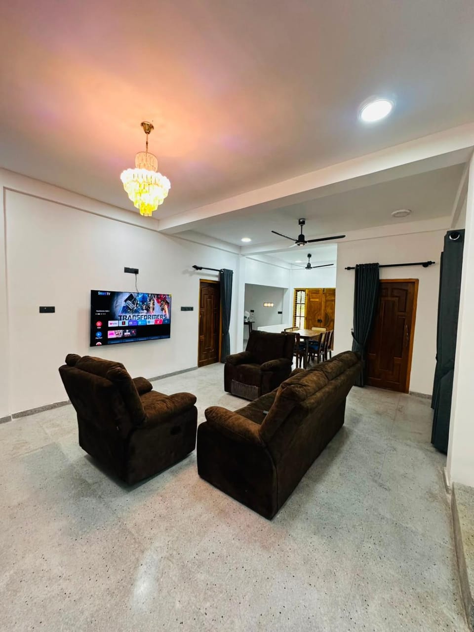 Communal lounge/ TV room, TV and multimedia, Living room, Seating area, Evening entertainment