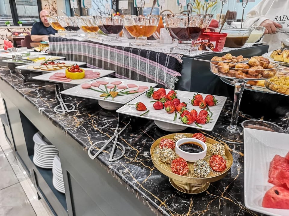 Food and drinks, Food, Breakfast, Continental breakfast, Buffet breakfast