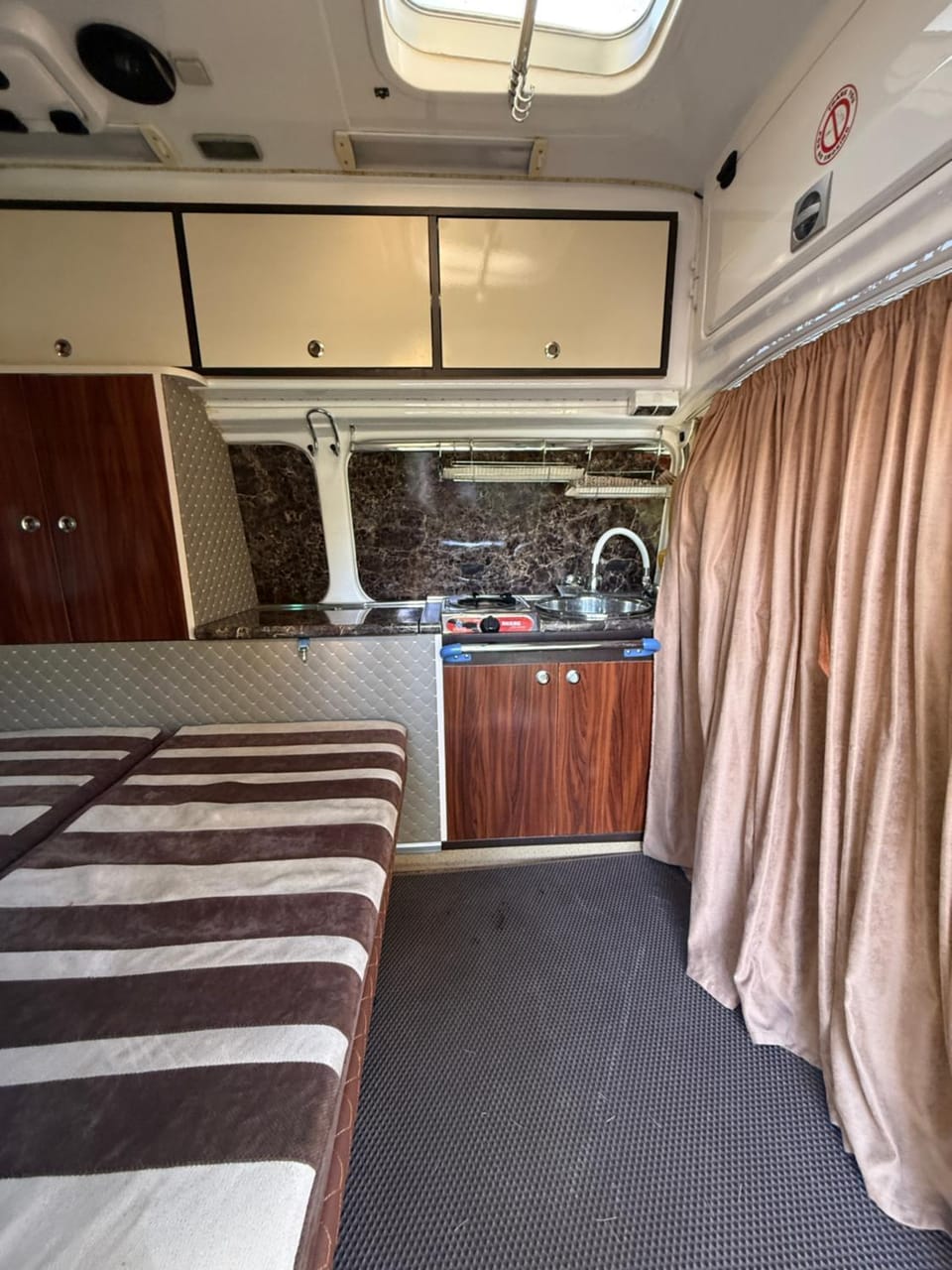 Компактный автодом для двоих Luxury tent in Tbilisi, Georgia
