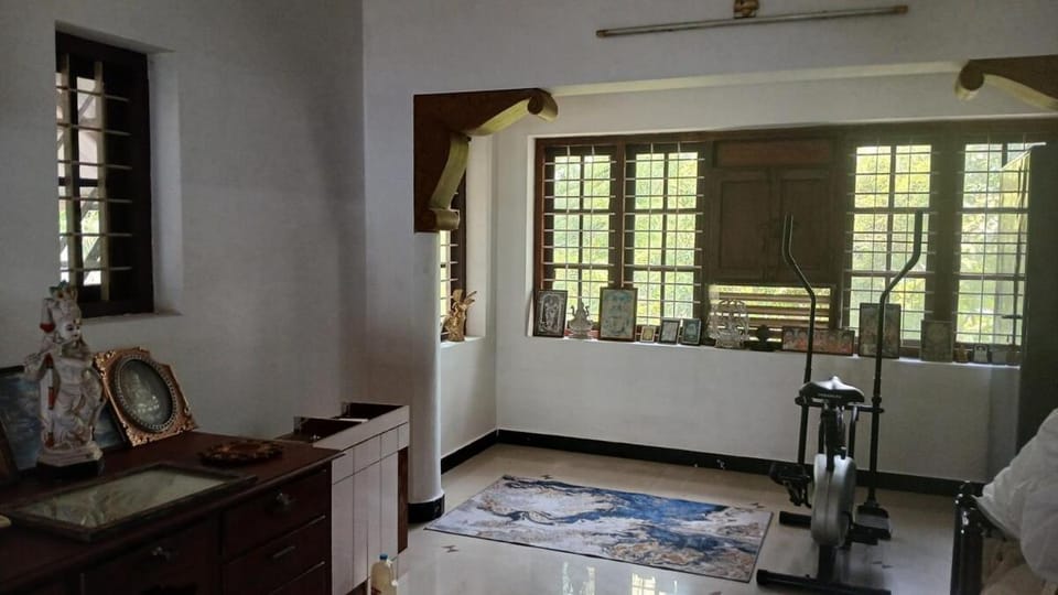 Aroodam - Riverside Retreat with 3 AC rooms 3 baths in KochiEKM Villa in Kochi