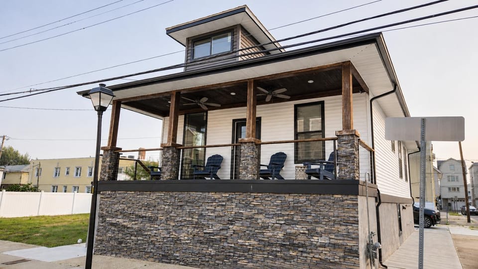 The Cornerstone Historic Coastal Retreat House in Atlantic City
