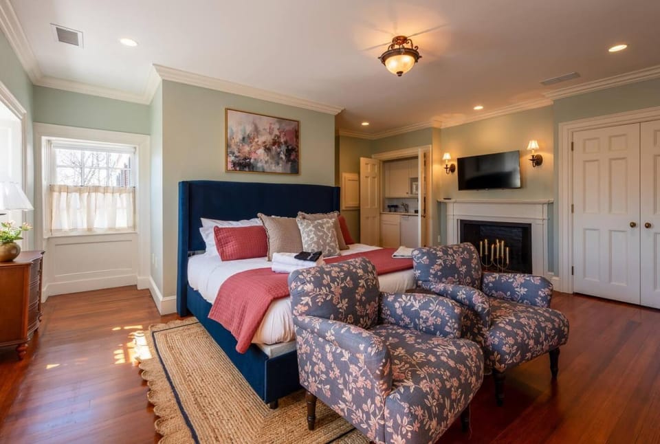 Joseph Story Mansion Sleeps 12 Salem Commons House in Marblehead