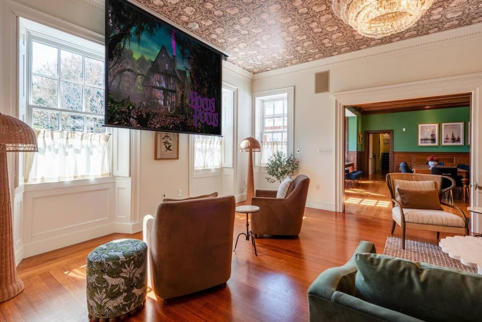 Joseph Story Mansion Sleeps 12 Salem Commons House in Marblehead