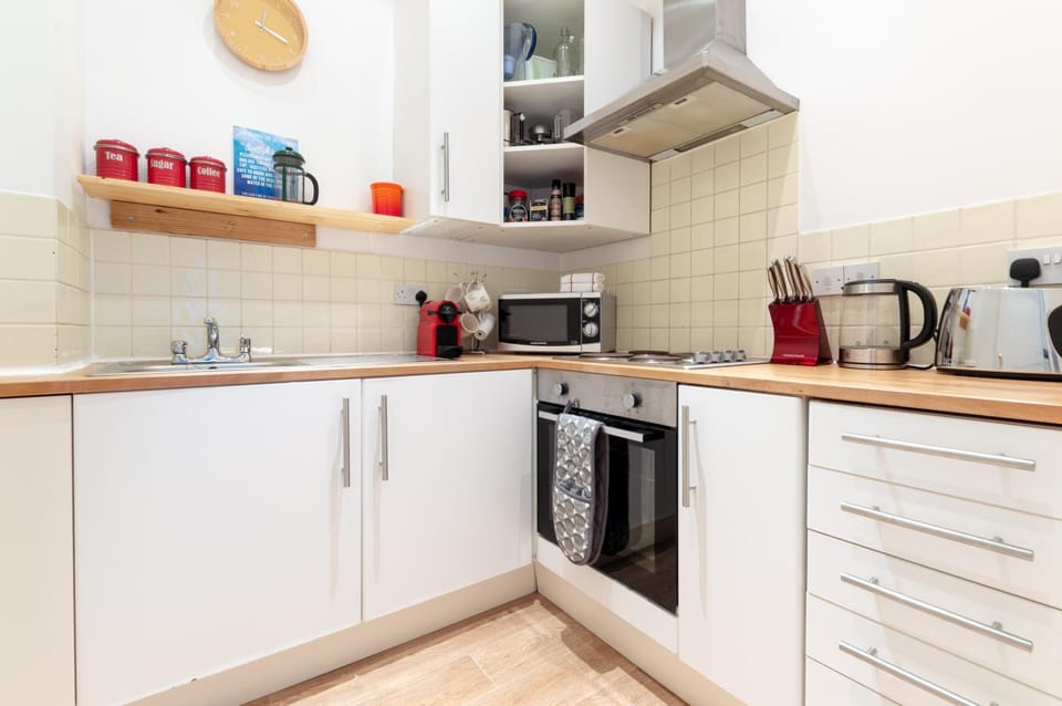 Beautiful City Center 1 Bed Apartment with Park View Apartment in Edinburgh
