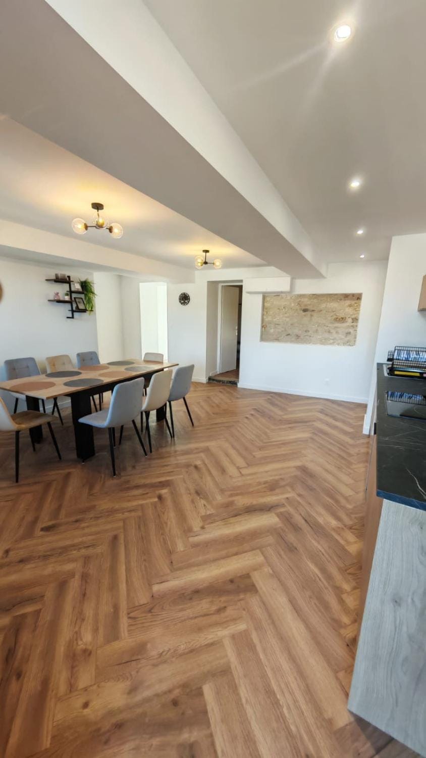 Apt 4, 4 air-conditioned bedrooms, 8 people, swimming pool Apartment in Bourgogne-Franche-Comté
