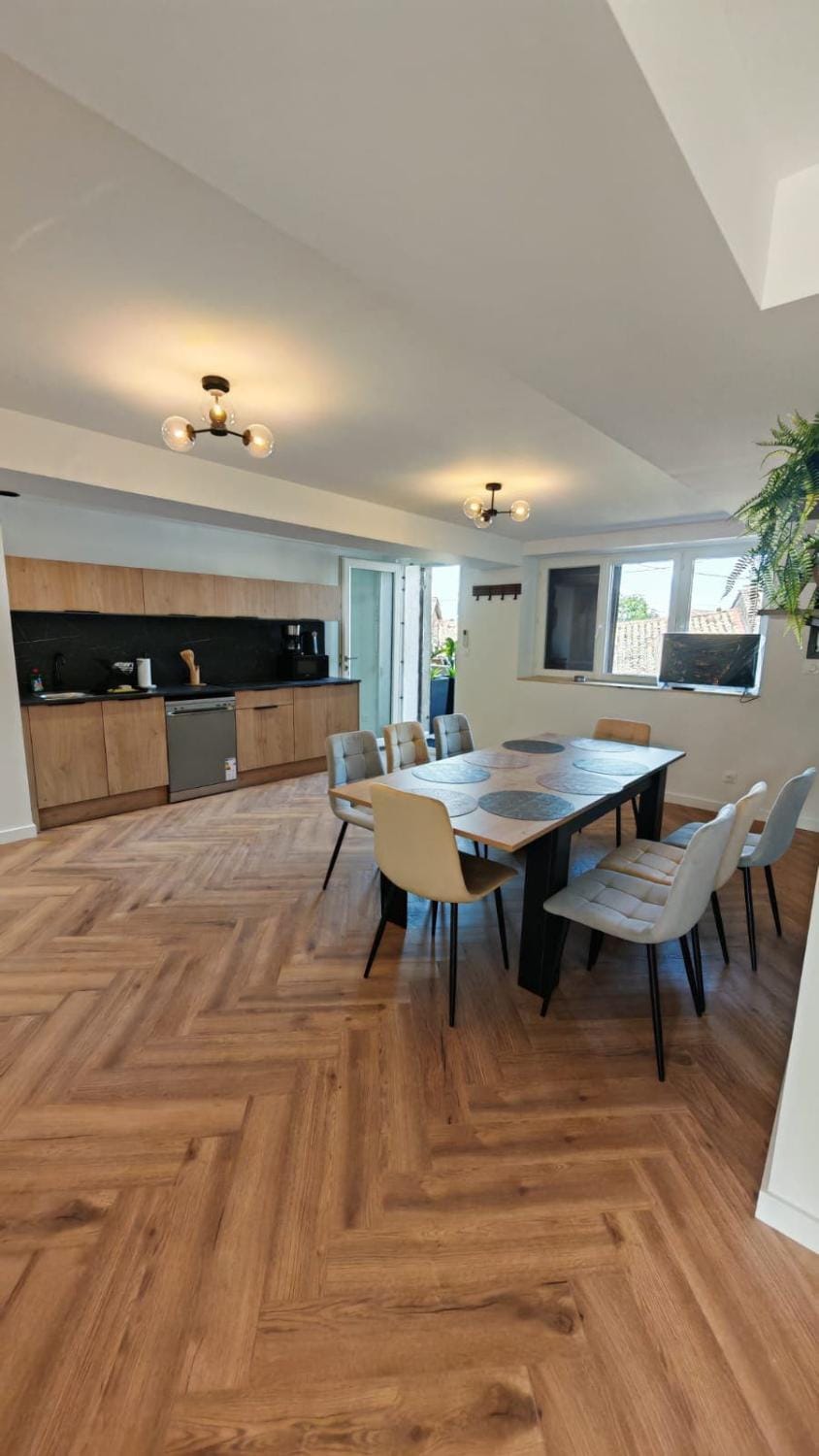 Apt 4, 4 air-conditioned bedrooms, 8 people, swimming pool Apartment in Bourgogne-Franche-Comté