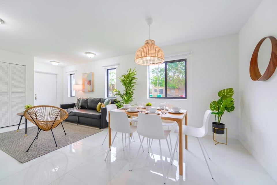 Living room, Seating area, Dining area