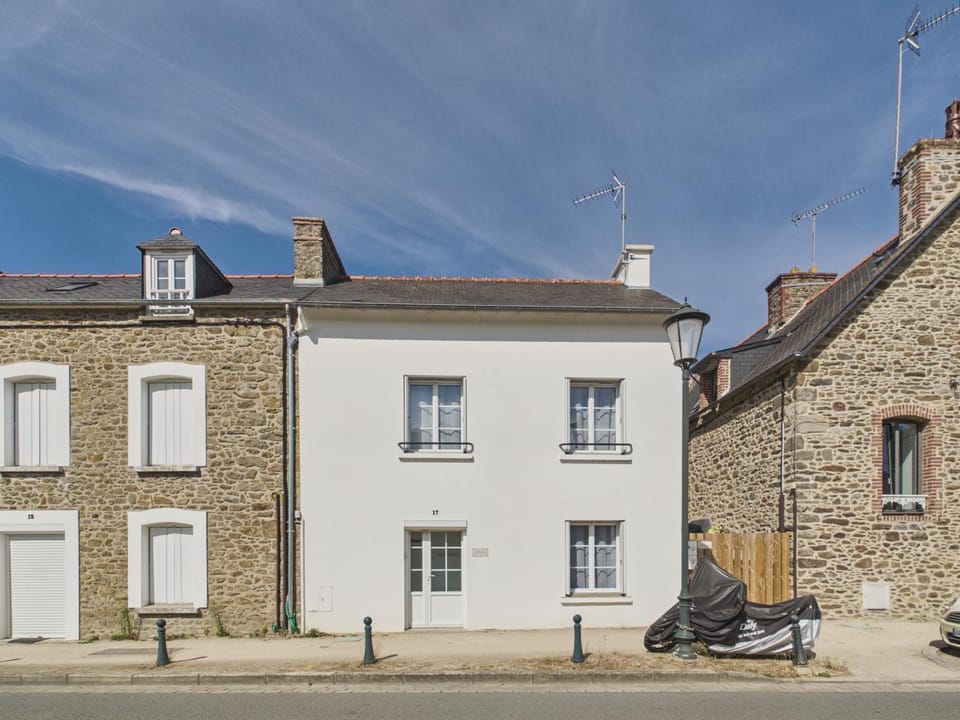 Property building, Facade/entrance, Off site