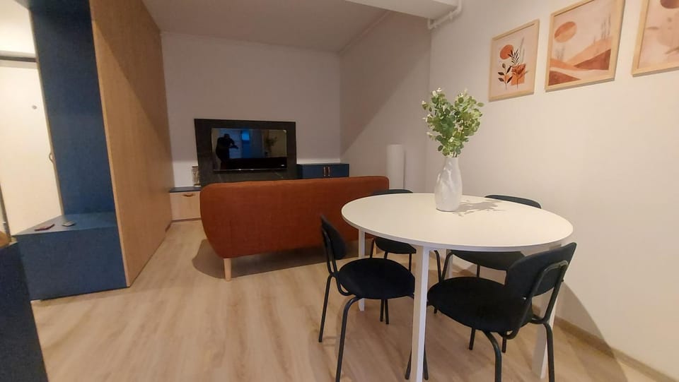 85th Pool View 2 Rooms Apartament Apartment in Romania