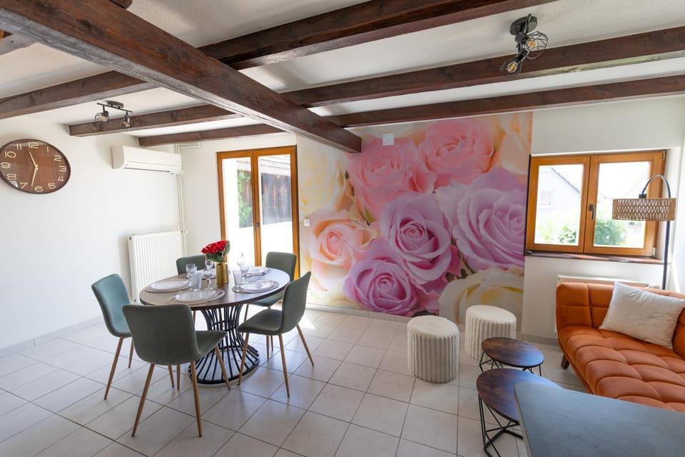 Living room, Dining area