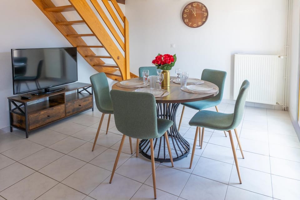 Living room, Dining area