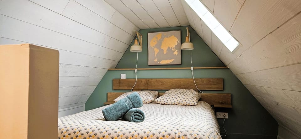 Bed, Photo of the whole room, Bedroom