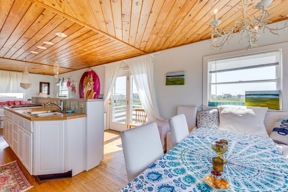 Walk to the Beach: Pet-Friendly Gem in Biddeford! Apartment in United States