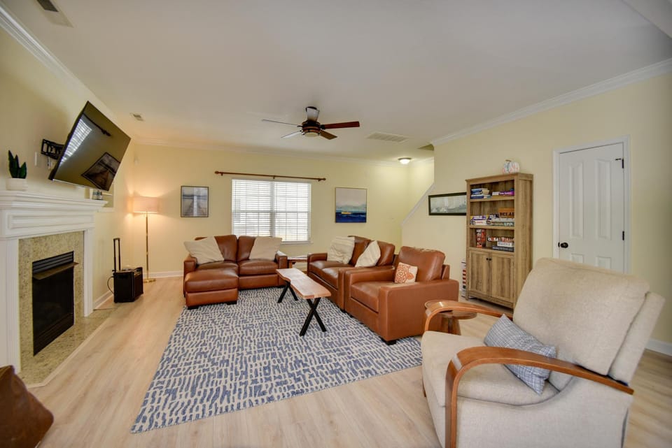 1 Block to Beach + Private Patio in Norfolk House in Norfolk