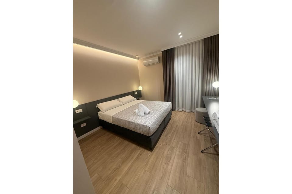 Photo of the whole room, Bedroom