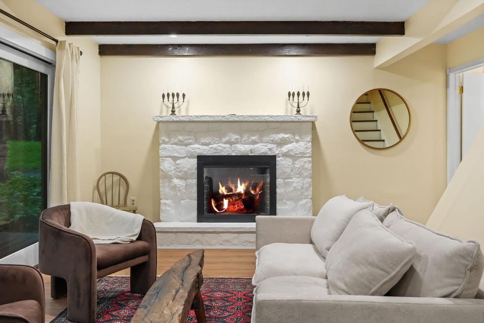 A-Frame Retreat - Hot Tub Fire Pit & Fireplace House in Coolbaugh Township