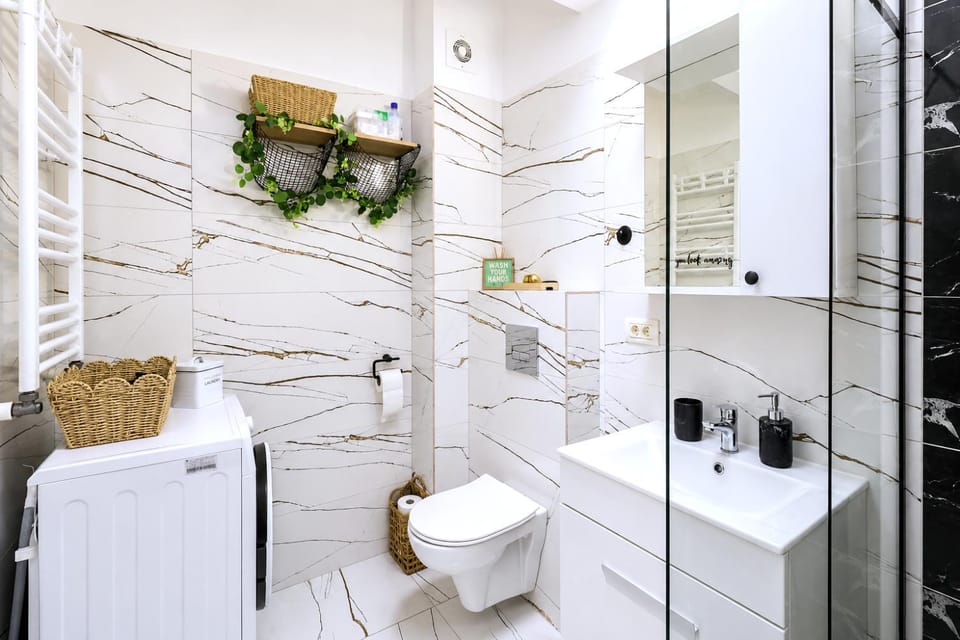 Toilet, Bathroom, towels