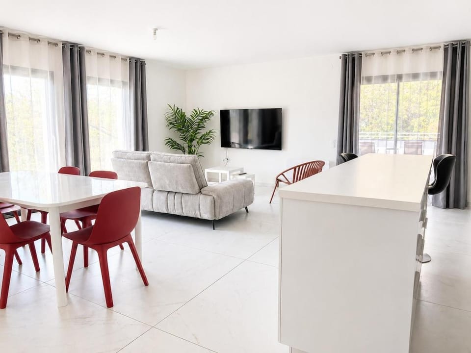 TV and multimedia, Living room, Dining area