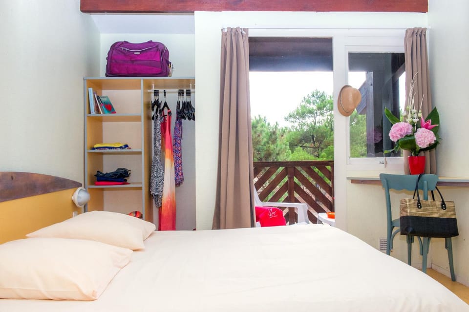 Bed, Balcony/Terrace, Photo of the whole room, Decorative detail