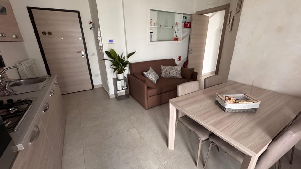 Kitchen or kitchenette, Living room, Seating area, Dining area, stove