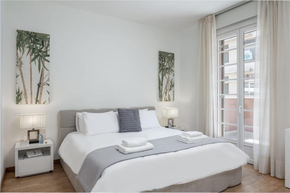 Lovely 2 Bed Rooftop in Saifi Village Apartment in Africa