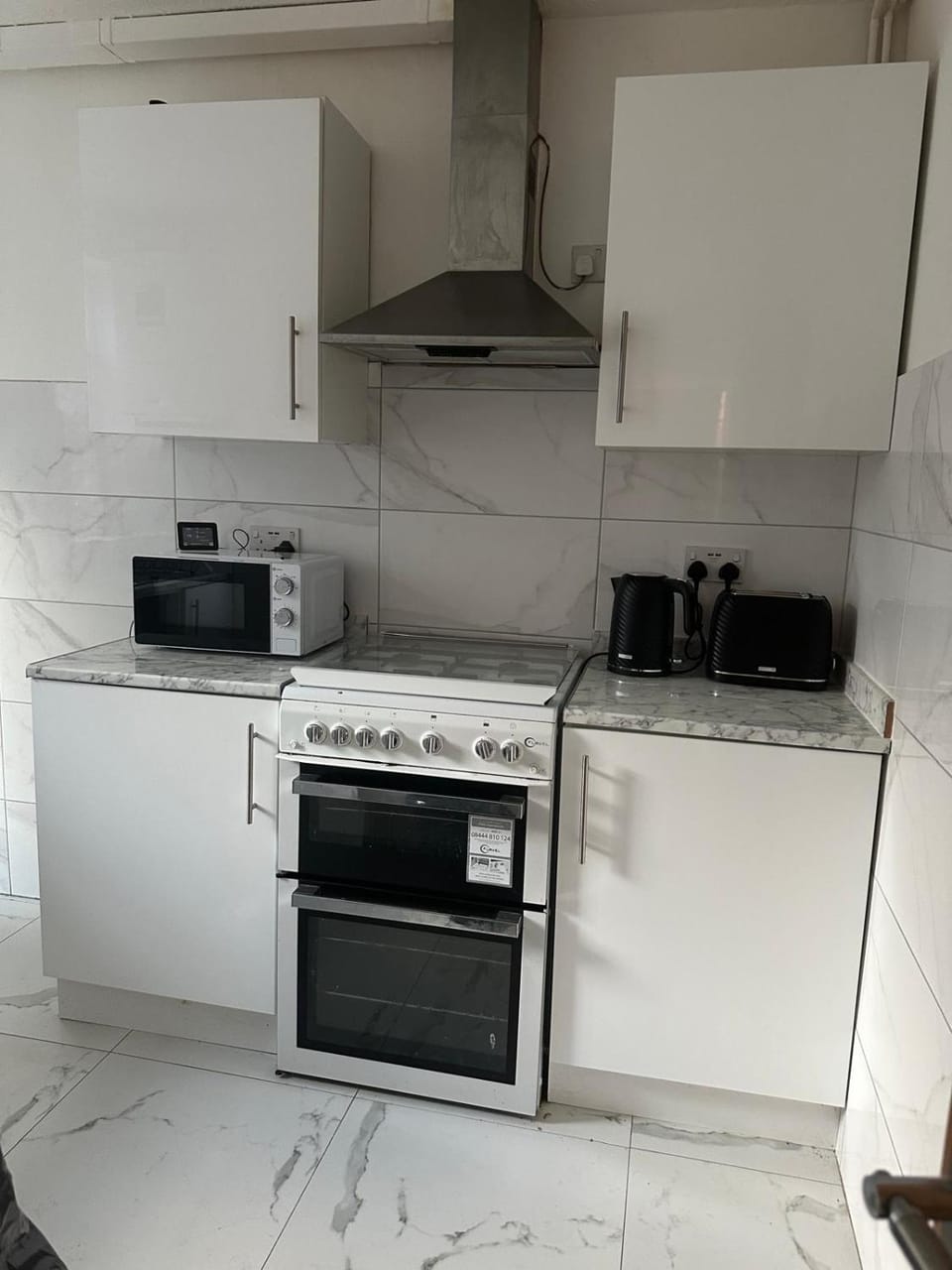 luxury 3BR Free parking WiFi minutes to town House in High Wycombe