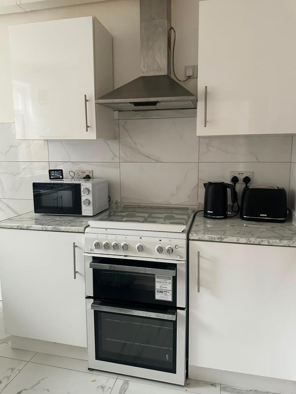 luxury 3BR Free parking WiFi minutes to town House in High Wycombe