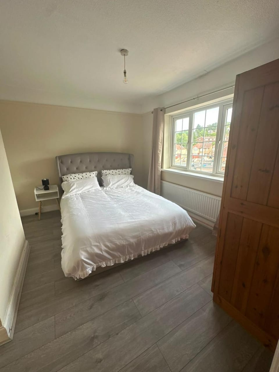 luxury 3BR Free parking WiFi minutes to town House in High Wycombe