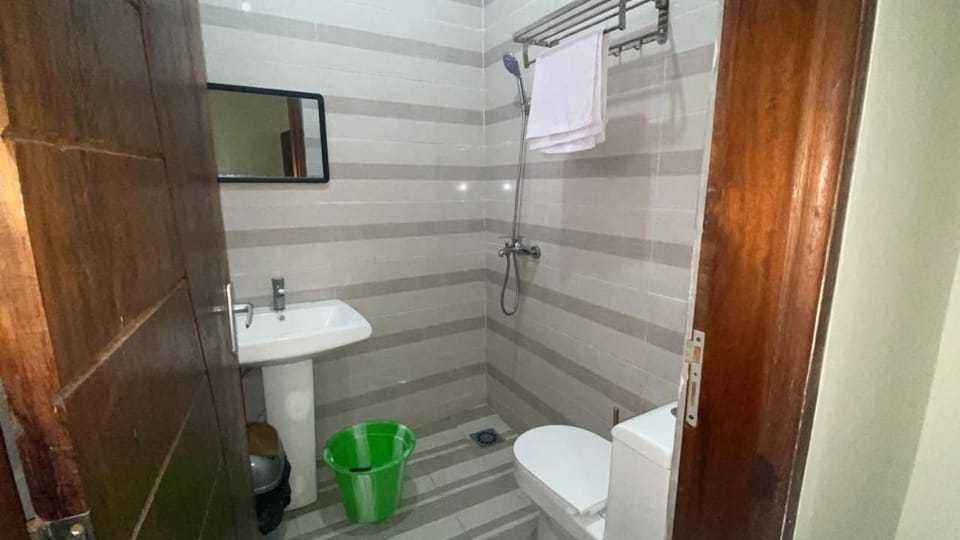 Oriline Business 106 - Grand Appartement Moderne avec Clim WiFi Gardien pour 4 Personnes Max - Mougali Apartment in Brazzaville