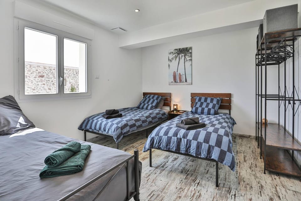 Property building, Living room, Bedroom