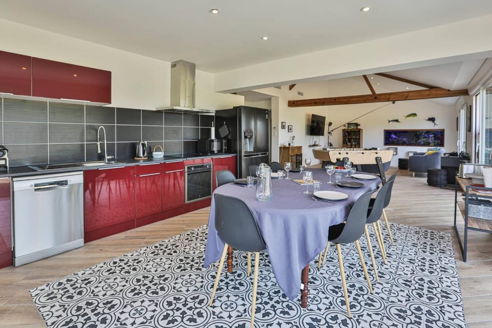 Property building, Kitchen or kitchenette, Living room