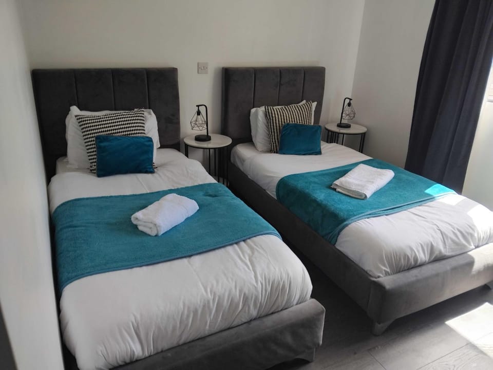 Leafy Guesthouse Close to BHX & NEC Hotel in Marston Green