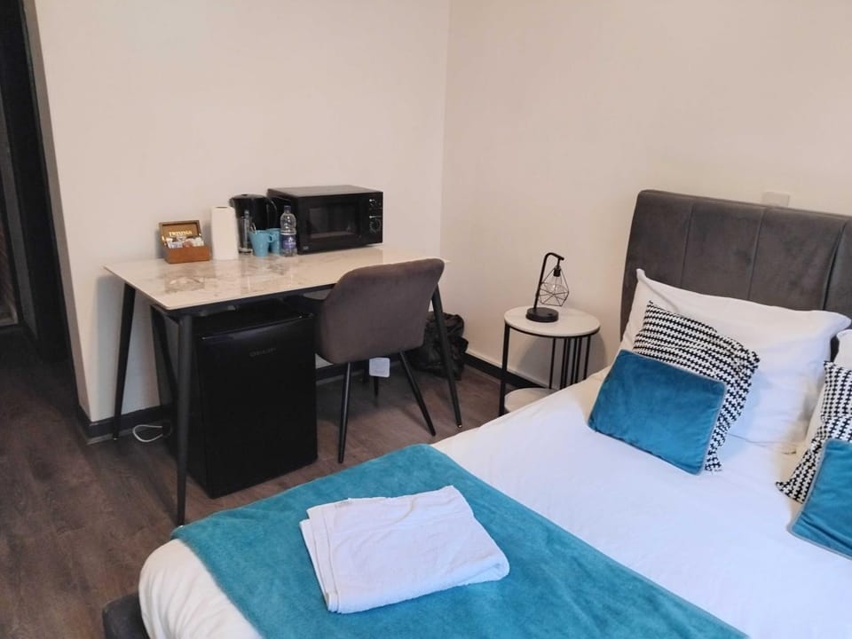 Leafy Guesthouse Close to BHX & NEC Hotel in Marston Green