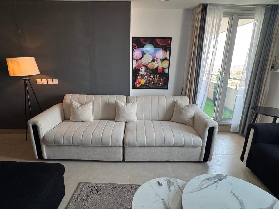 Bed, Living room, Photo of the whole room, Seating area, Bedroom