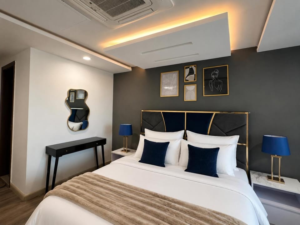 Bed, Living room, Photo of the whole room, Seating area, Bedroom, air conditioner