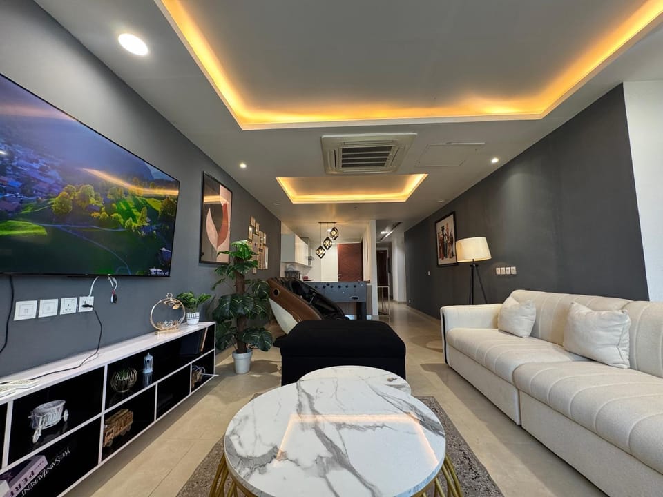 Communal lounge/ TV room, TV and multimedia, Living room, Seating area, Evening entertainment