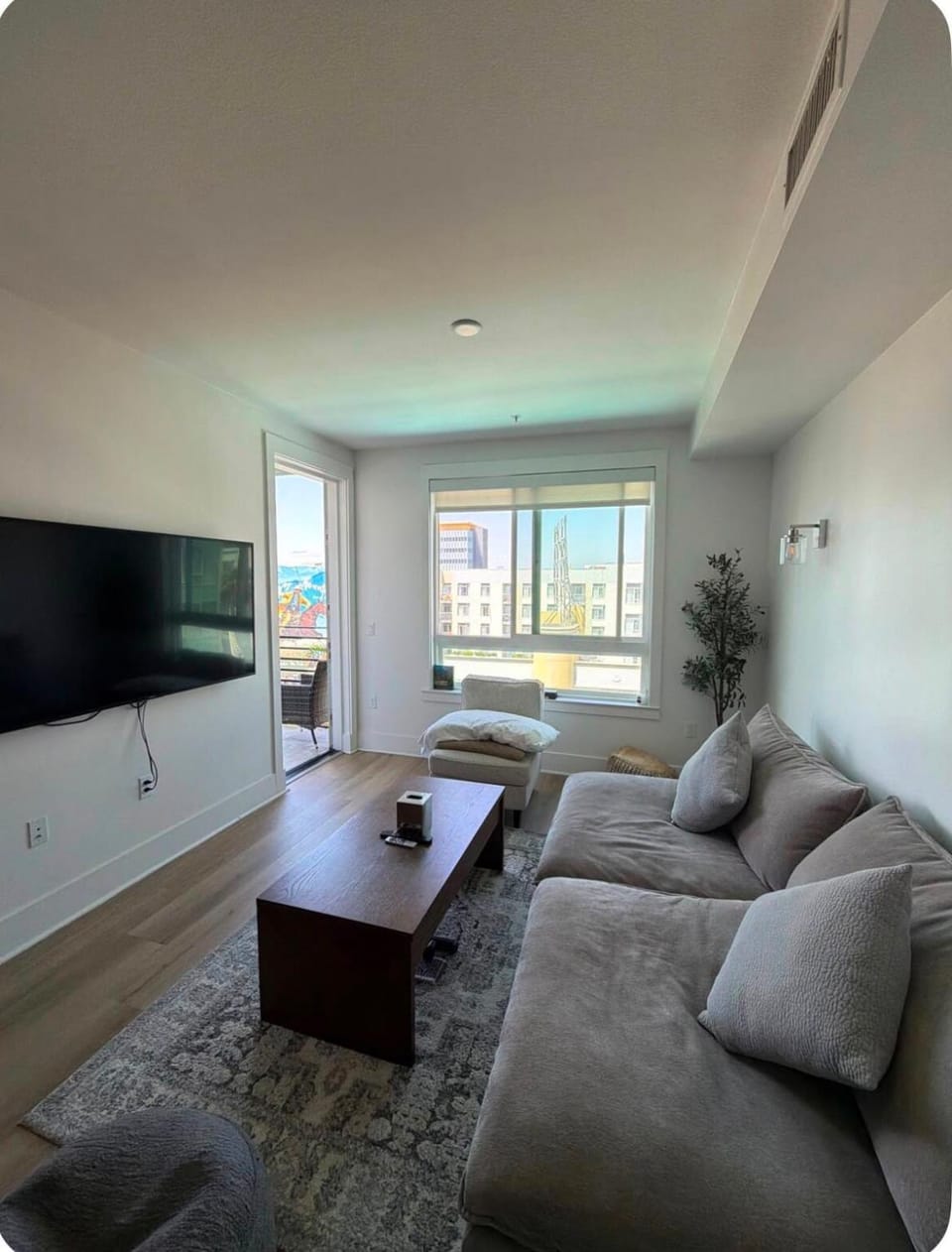The camden Apartment in Hollywood