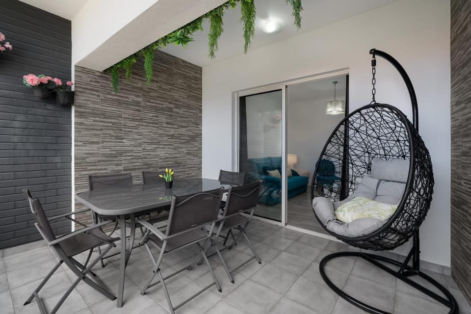 Balcony/Terrace, sunbed