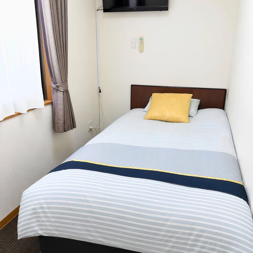 202 Orange Hotel Tsutenkaku 2min walk 1 guest Private Bathroom Apartment hotel in Osaka