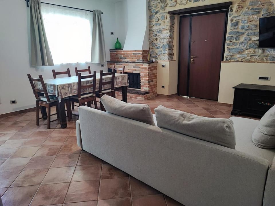 Grande appartamento in pietra vicino al mare Apartment in Campania