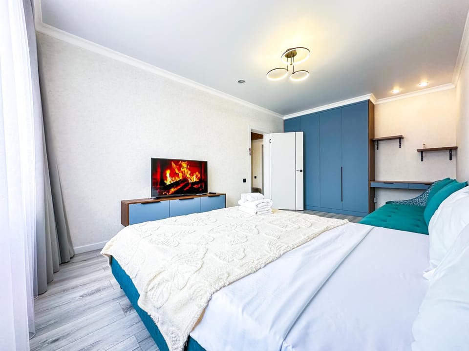 Bed, TV and multimedia, Photo of the whole room, Evening entertainment, Bedroom