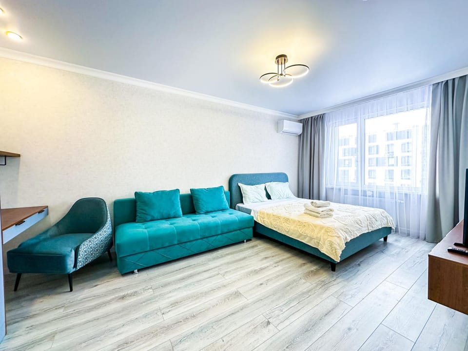 Bed, Living room, Photo of the whole room, Bedroom, towels