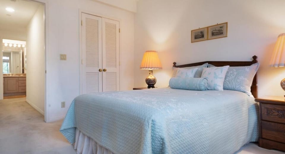 Spacious Two Bedroom Luxury Residence with Resort Amenities Apartment in Beverly Hills