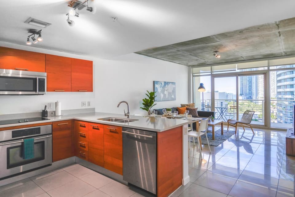 Kitchen or kitchenette, dishwasher, stove