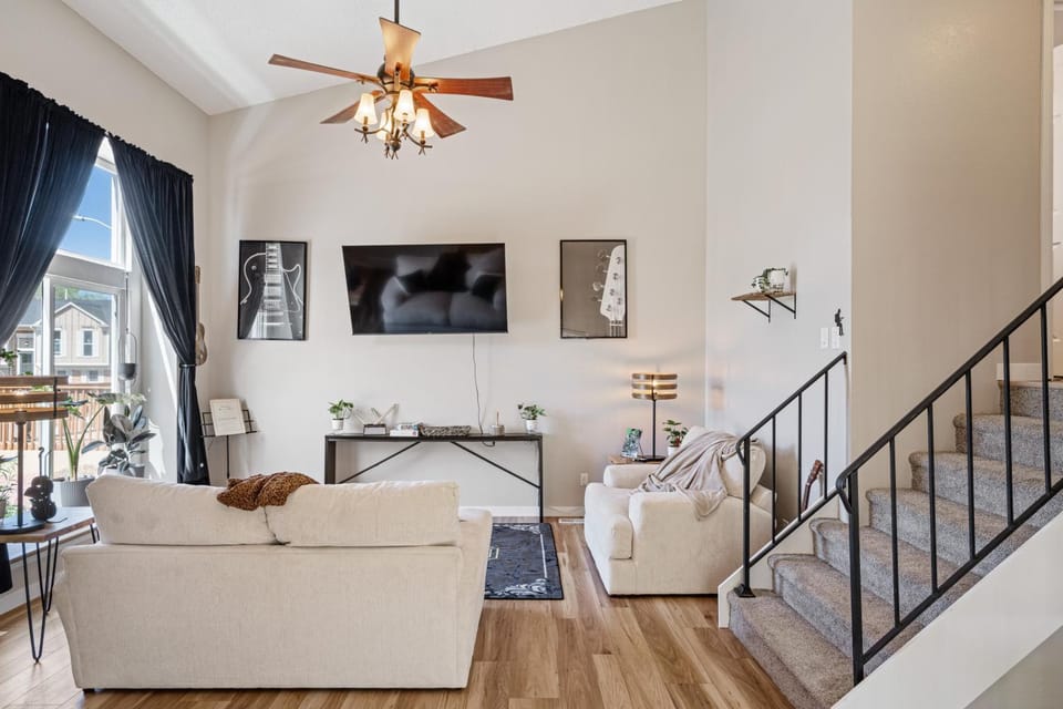 Communal lounge/ TV room, TV and multimedia, Living room