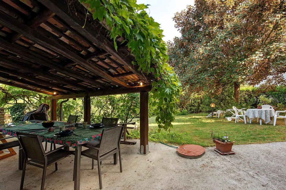 La Casa delle Foglie Rosse Apartment in Piedmont