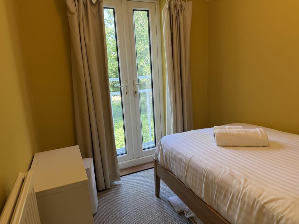 Bed, View (from property/room), Bedroom, towels