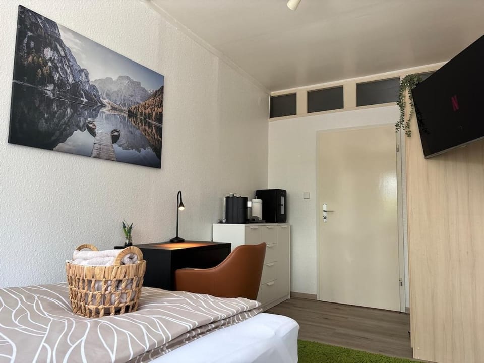 Cozy Room Near Central Station Vacation rental in Wolfsburg
