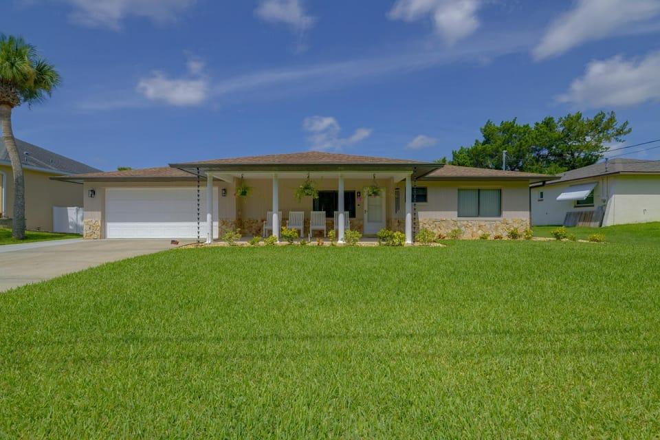Canal-Front Crystal River Home w/ Boat Dock House in Crystal River