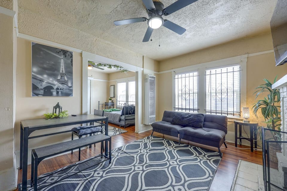 Yard, Fireplace, Full Kitchen! Oakland Home House in Oakland